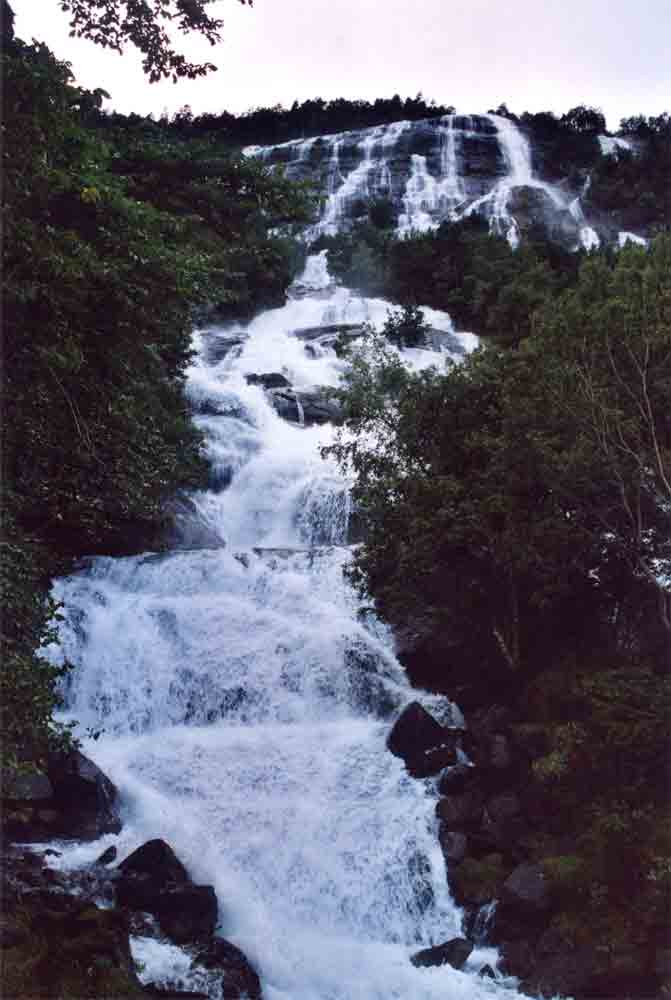 Noruega 055 - catarata - 2001.jpg